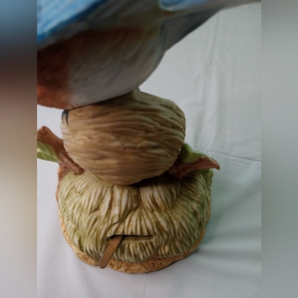 Blue Jay watching babies in nest. Music box. Gorham Japan. Collectors - Picture 3 of 4